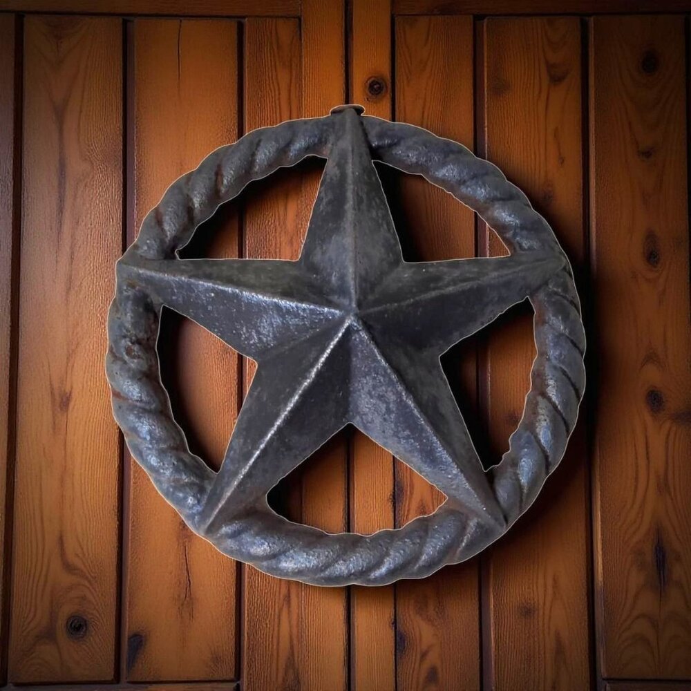 Vintage cast iron Texas star outdoor / indoor barn wall plaque 7" dia, preowned